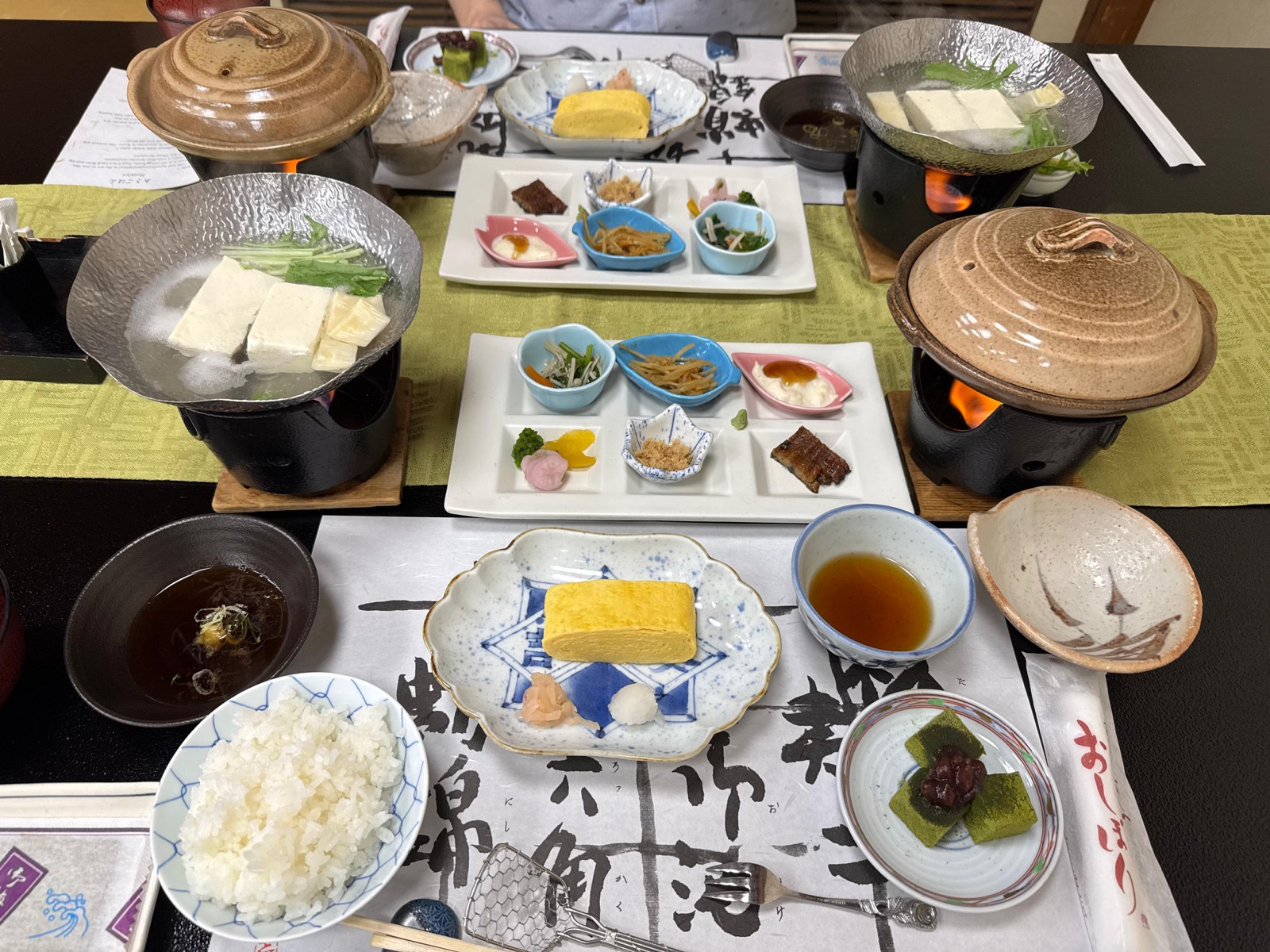旅館で提供される日本の朝食